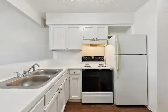 Park Plaza - Austin, TX - Photo 24