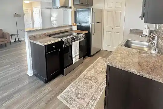 Campbell Plaza Apartments - Campbell, CA - Photo 2