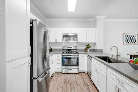 Canyon Crest - Riverside, CA - Photo 5
