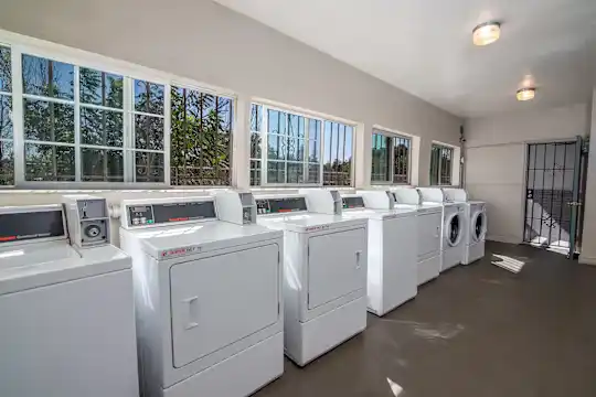 Willow Manor Apartments - San Jose, CA - Photo 5