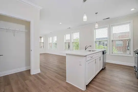 Harrison Park Apartments - Columbus, OH - Photo 19
