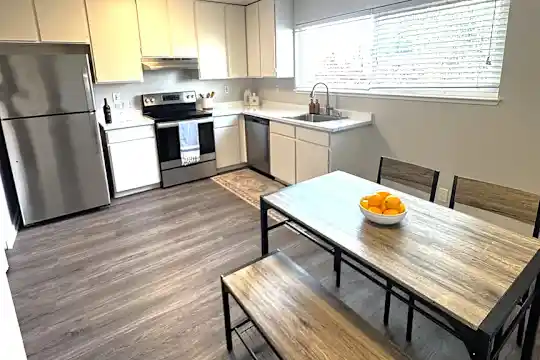 Campbell Plaza Apartments - Campbell, CA - Photo 4