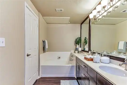 The Caruth Premier Townhome Apartments - Dallas, TX - Photo 12