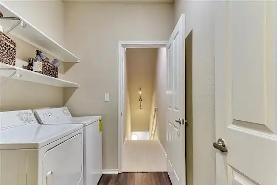 The Caruth Premier Townhome Apartments - Dallas, TX - Photo 13