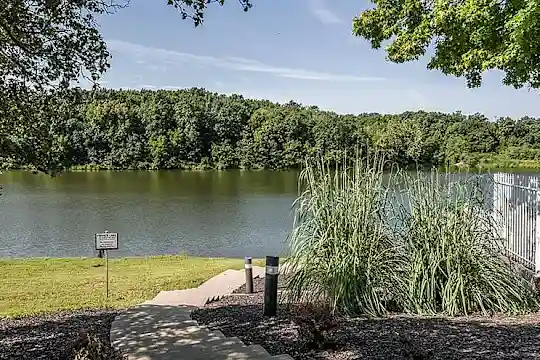Whispering Lake - Kansas City, MO - Photo 36