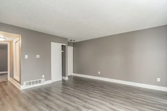 Stonecreek Apartments - Columbus, OH - Photo 5