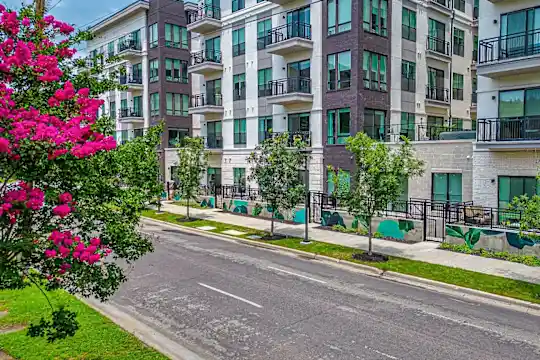 Vidorra Knox District - Dallas, TX - Photo 10