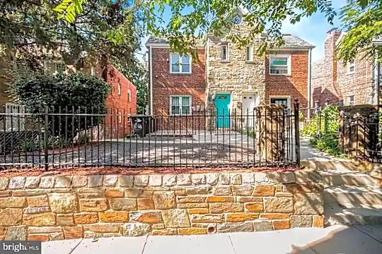 515 Oakwood St SE #BSMT - Washington, DC - Photo 1