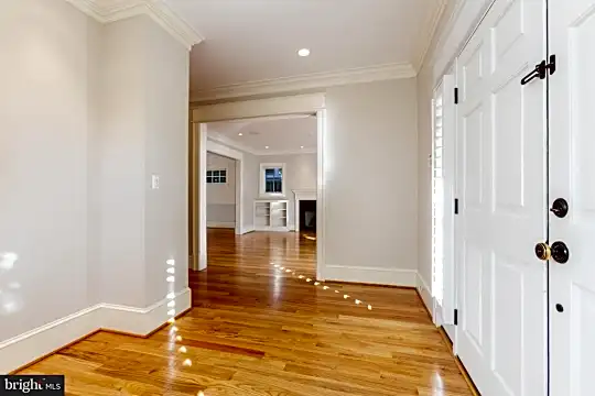 2608 36th Pl NW - Washington, DC - Photo 2