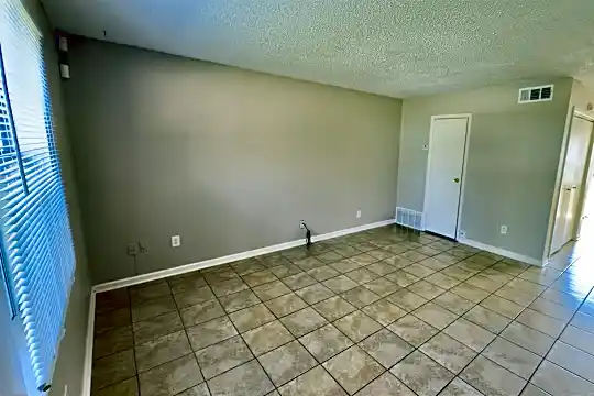 3799 Carnes Ave - Memphis, TN - Photo 2