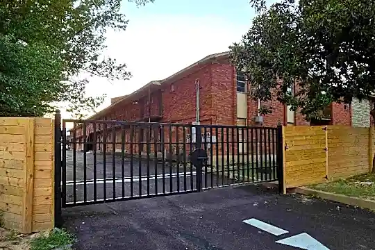 1699 Pendleton St - Memphis, TN - Photo 5