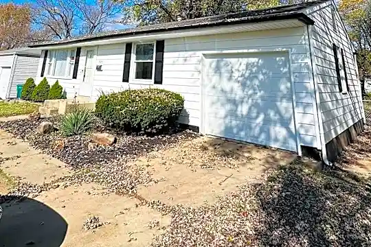 607 Ludlow Dr - Saint Louis, MO - Photo 1