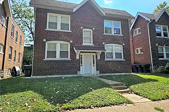 2126 Maury Ave #1S - Saint Louis, MO - Photo 1