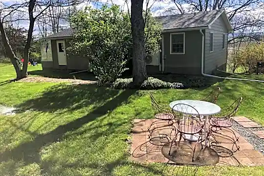 377 Satterly Rd - Ferrisburgh, VT - Photo 2