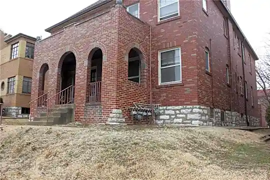 5021 Oleatha Ave #1ST - Saint Louis, MO - Photo 1