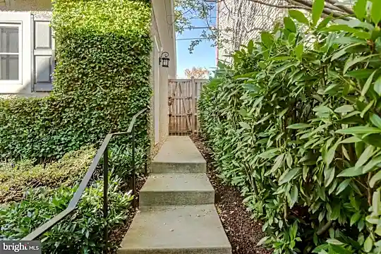 2608 36th Pl NW - Washington, DC - Photo 19