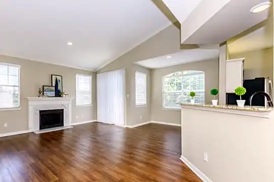 6606 Mapleshade Ln unit # 2004 - Dallas, TX - Photo 2