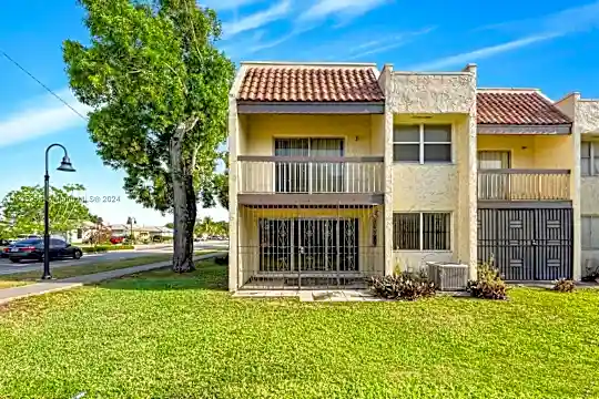 Townhouses For Rent in Zip Code 33313 - 24 Townhouses | Rent.com®