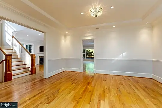 2608 36th Pl NW - Washington, DC - Photo 8