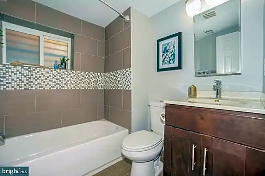 515 Oakwood St SE #BSMT - Washington, DC - Photo 8