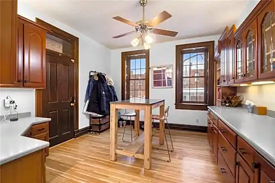 922 Russell Blvd - Saint Louis, MO - Photo 6