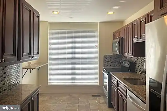 2232 Ridge Pl SE - Washington, DC - Photo 4