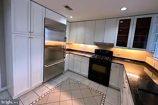 2871 Tilden St NW - Washington, DC - Photo 9