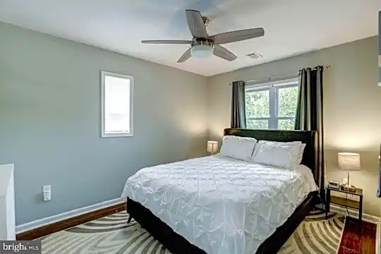 515 Oakwood St SE #1 - Washington, DC - Photo 6
