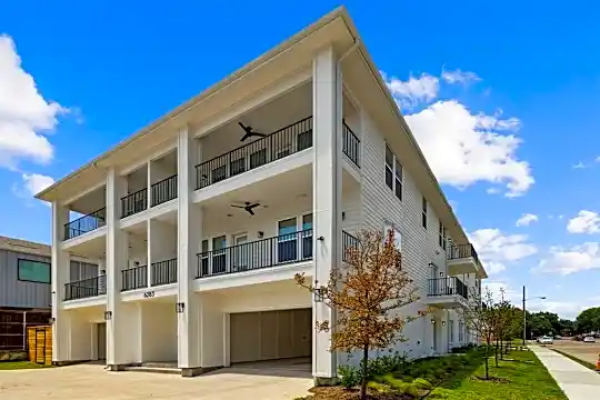 6283 La Vista Dr #202 - Dallas, TX - Photo 3