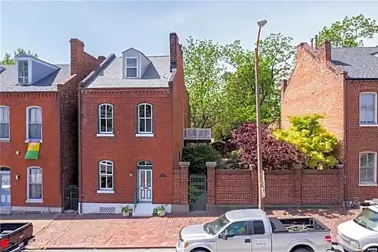 922 Russell Blvd - Saint Louis, MO - Photo 1