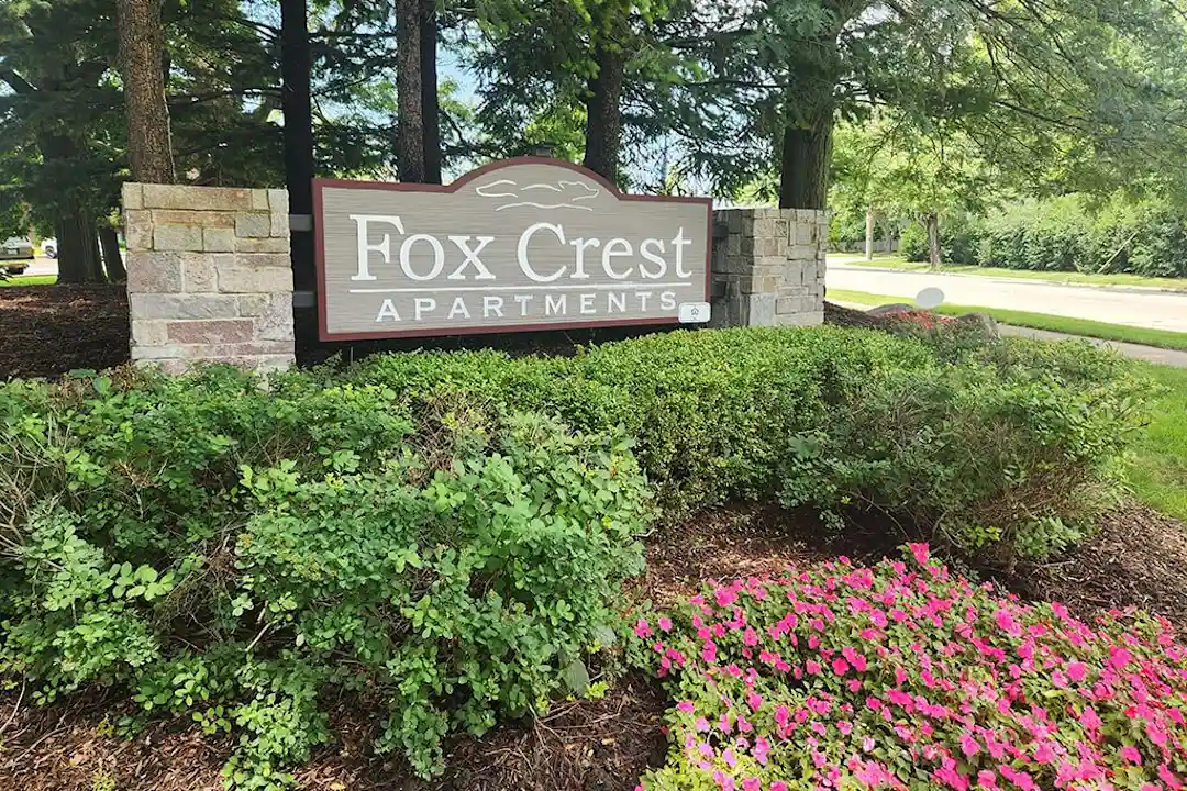 Fox Crest - 2805 W Glen Flora Ave - Waukegan, IL | Rent. Fox Crest - 2805 W Glen Flora Ave - Waukegan, IL | Rent.