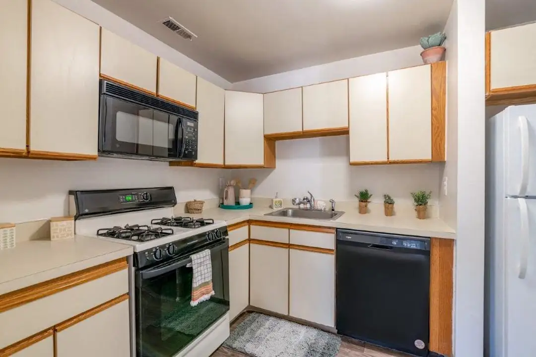 Cranbury Crossing Apartment Homes - 1 Cranbury Cir | East 