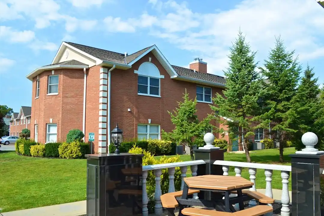 Bunt Commons II: 55+ Senior Living Community - Copiague, NY