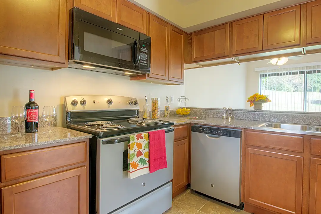 Cedar Lake Apartments - 17400 Cedar Lake Cir | Northville, MI for 