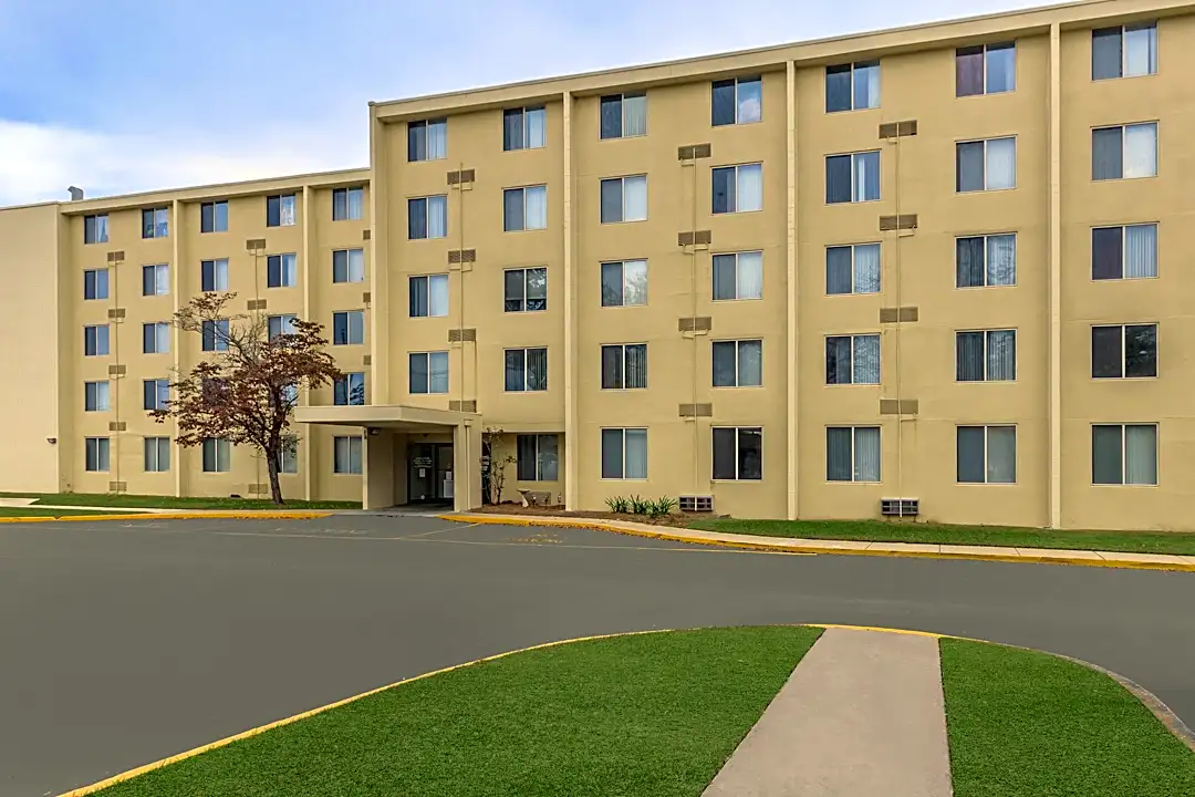 Fitzgerald Summit - 318 S Grant St - Fitzgerald, GA | Rent.