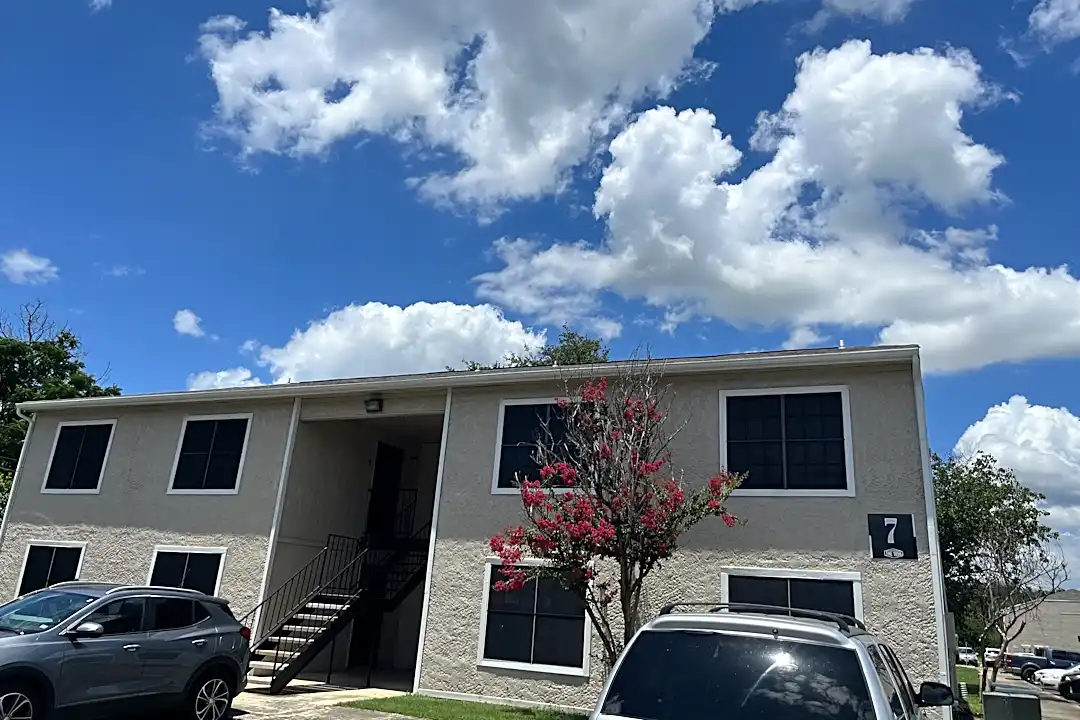 Avalon Apartments - 1703 N Interstate 35 | San Marcos, TX for Rent 