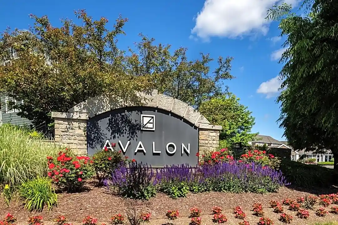 Avalon Westbury Apartments - Westbury, NY 11590