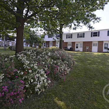 Chesapeake Pointe Townhomes Apartments Akron Oh 44306