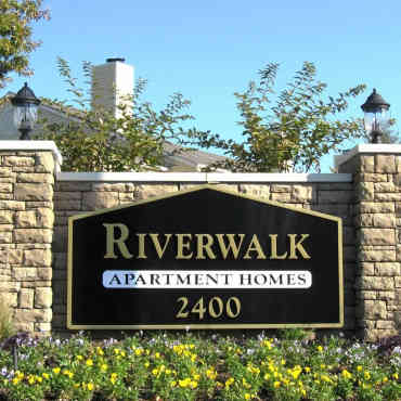 riverwalk apartments rock little