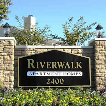 riverwalk apartments rock little