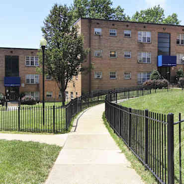 Huntwood Courts Apartments Washington DC 20019