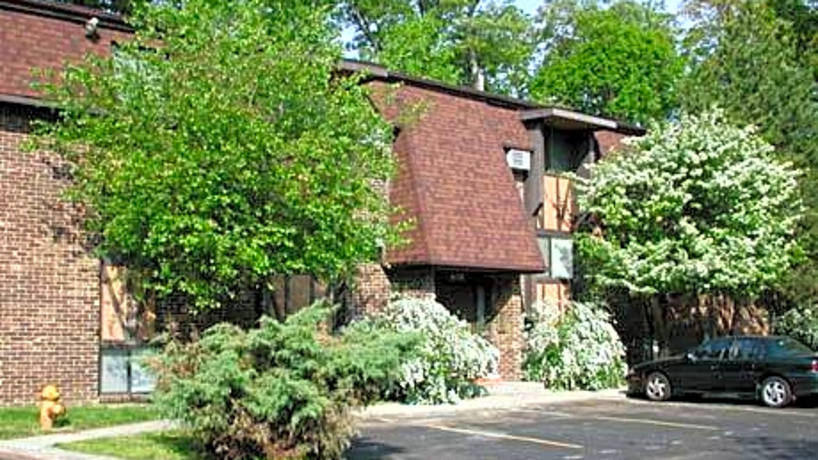  Airport Highway Apartments Toledo Ohio for Living room