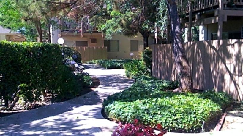 Riverbend Apartments 555 Douglas Street West