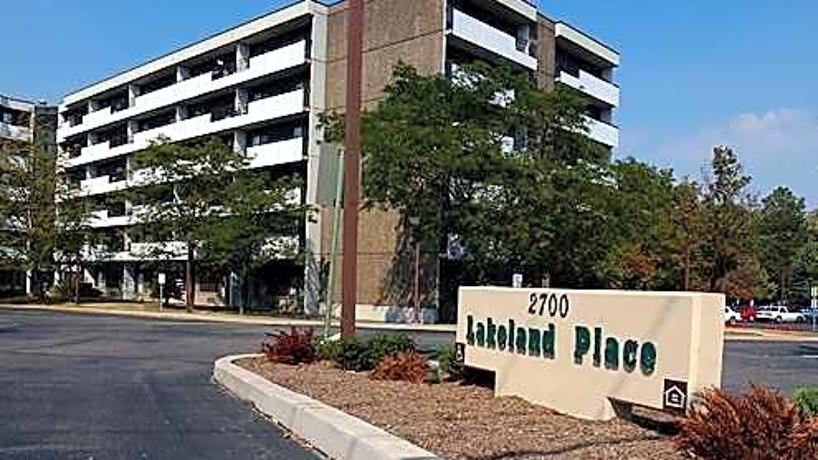 Lakeland Place 2700 Elizabeth Lake Rd Waterford Mi Apartments For Rent Rent Com