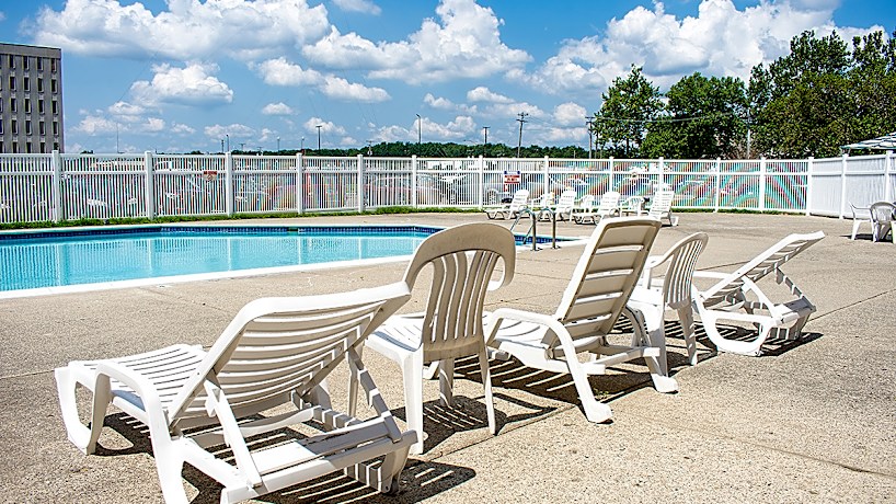 Lincoln Towers 15075 Lincoln Road Oak Park Mi Apartments For Rent Rent Com