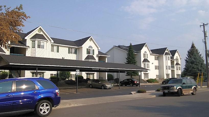 Castlegate Apartments 10008 N Colfax Rd Spokane Wa Apartments For Rent Rent Com