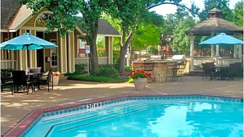 Fountain Wood Apartments 750 E Mid Cities Boulevard