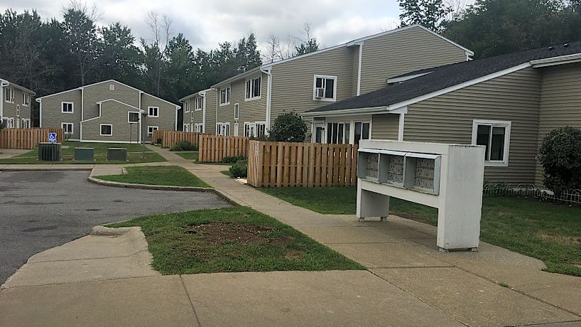Brewster Mews Apartments 925 Robin Rd Buffalo Ny Apartments For Rent Rent Com