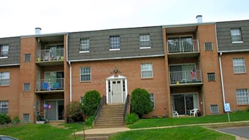 Monticello Square Apartments 2105 Cowan Boulevard