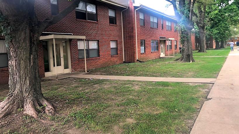 82 West Apartments 8208 Troost Avenue Kansas City Mo